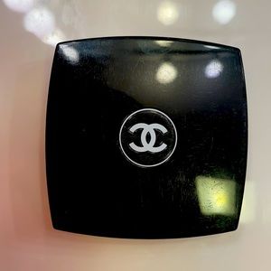 CHANEL Compact Soft Pressed Powder in 70 Almond
